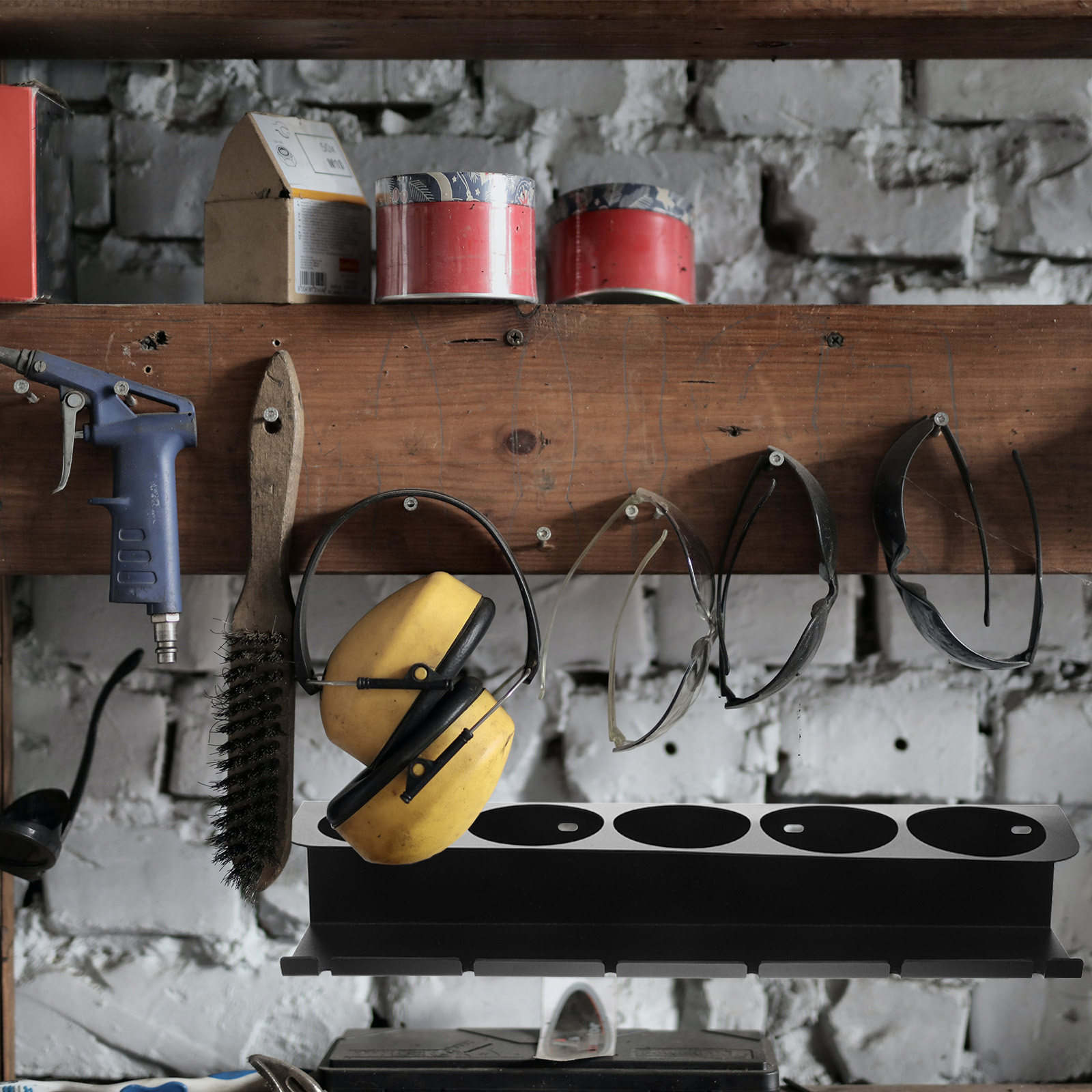 Power Tools In Workshop - กล่องเก็บอุปกรณ์เครื่องมือไฟฟ้าแบบติดผนัง 1 ชุด ชั้นวางโลหะสำหรับจัดเก็บในโรงงาน/โรงรถ